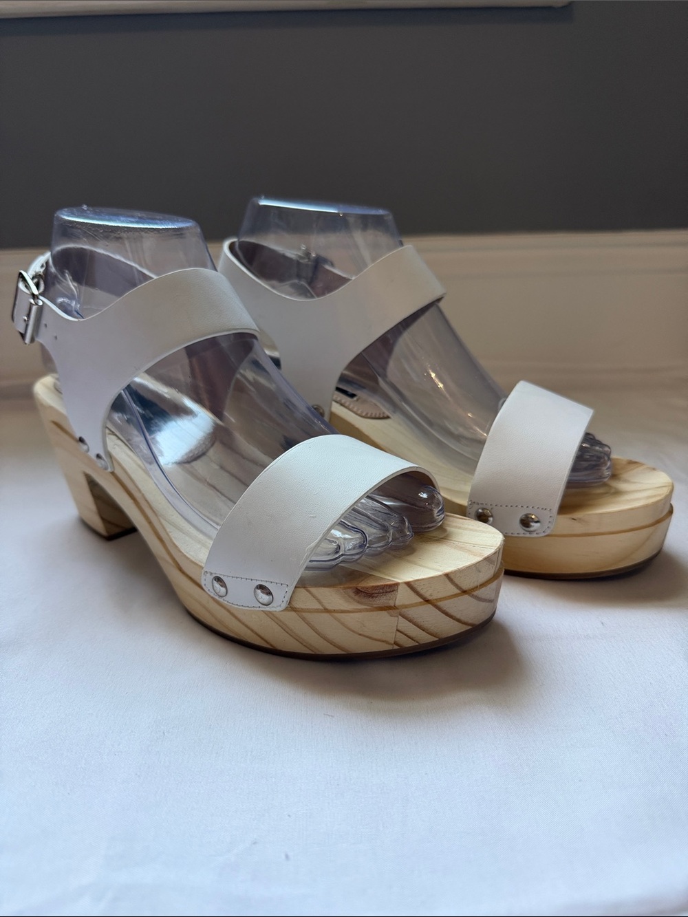 Steven By Steve Madden White Leather Wood-Platform Sandals. Size 8